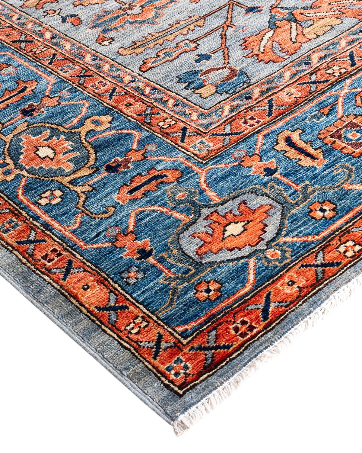 Persische Teppichkunst vom Feinsten inspirierte zu den satten Farben, den kunstvollen geometrischen Motiven und den botanischen Details der Serapi Collection. Mit bis zu 100 Knoten pro Zentimeter sind diese handgefertigten Teppiche ebenso langlebig