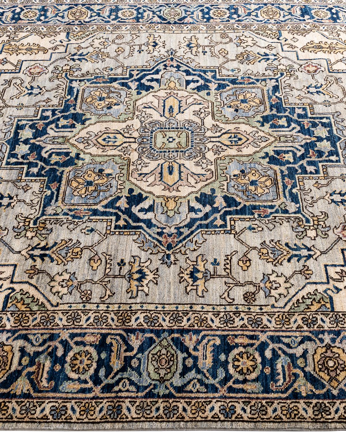 Traditional Serapi Hand Knotted Wool Gray Area Rug In New Condition In Norwalk, CT