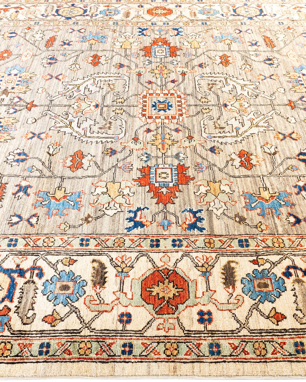 Traditional Serapi Hand Knotted Wool Gray Area Rug In New Condition For Sale In Norwalk, CT