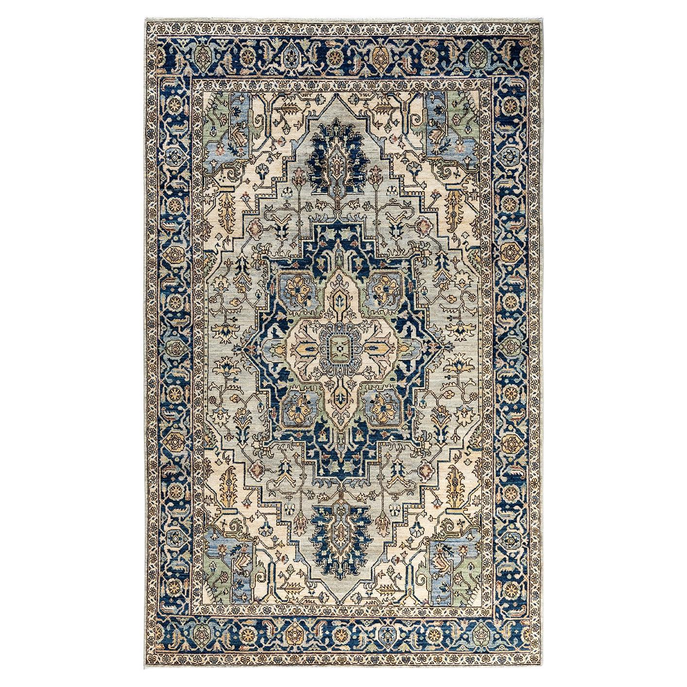 Traditional Serapi Hand Knotted Wool Gray Area Rug  For Sale