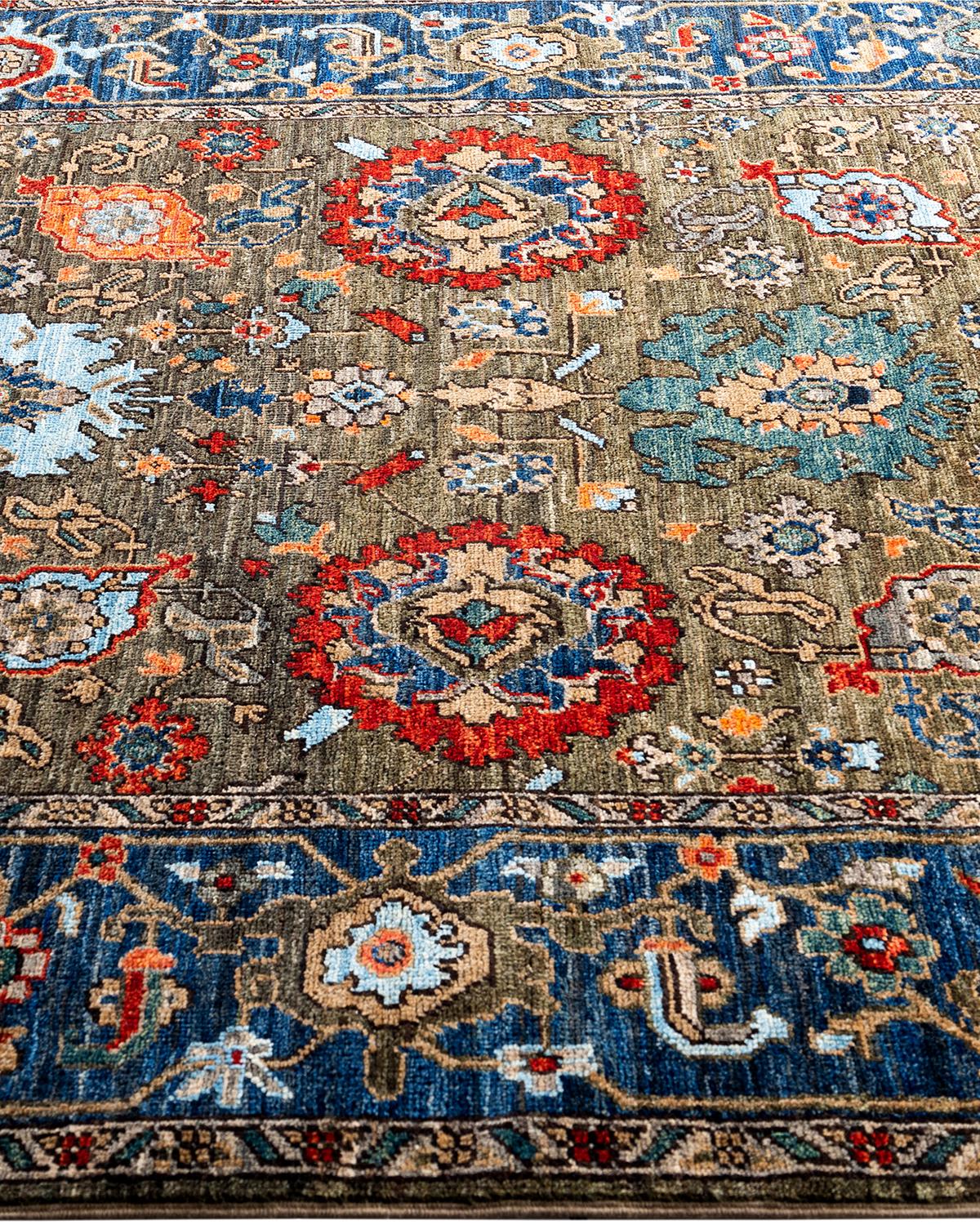 Traditional Serapi Hand Knotted Wool Green Area Rug In New Condition For Sale In Norwalk, CT