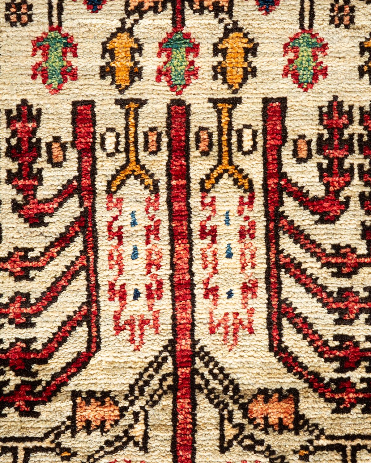 Pakistani Traditional Serapi Hand Knotted Wool Ivory Area Rug  For Sale