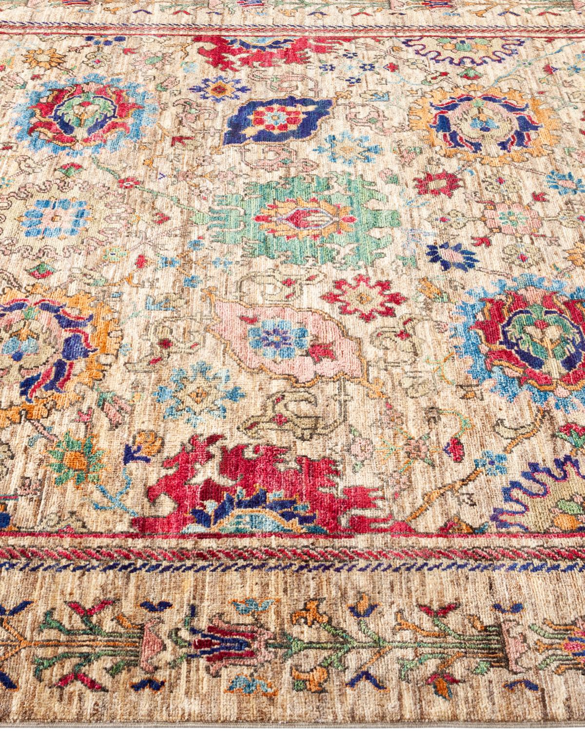 Traditional Serapi Hand Knotted Wool Ivory Area Rug In New Condition For Sale In Norwalk, CT