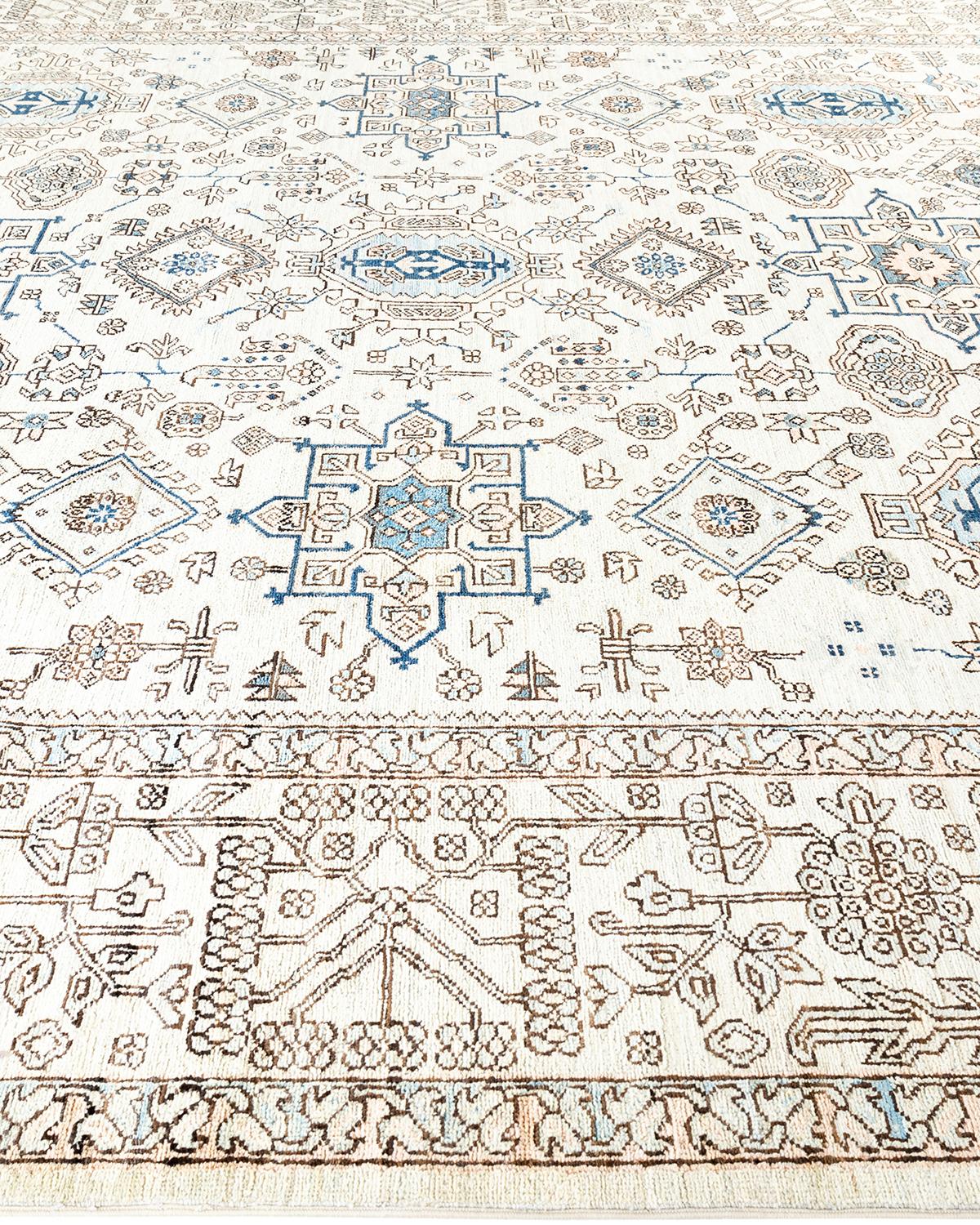 Traditional Serapi Hand Knotted Wool Ivory Area Rug In New Condition For Sale In Norwalk, CT