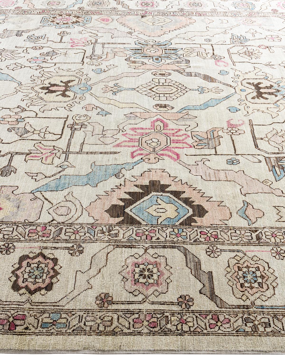 Traditional Serapi Hand Knotted Wool Ivory Area Rug  In New Condition For Sale In Norwalk, CT