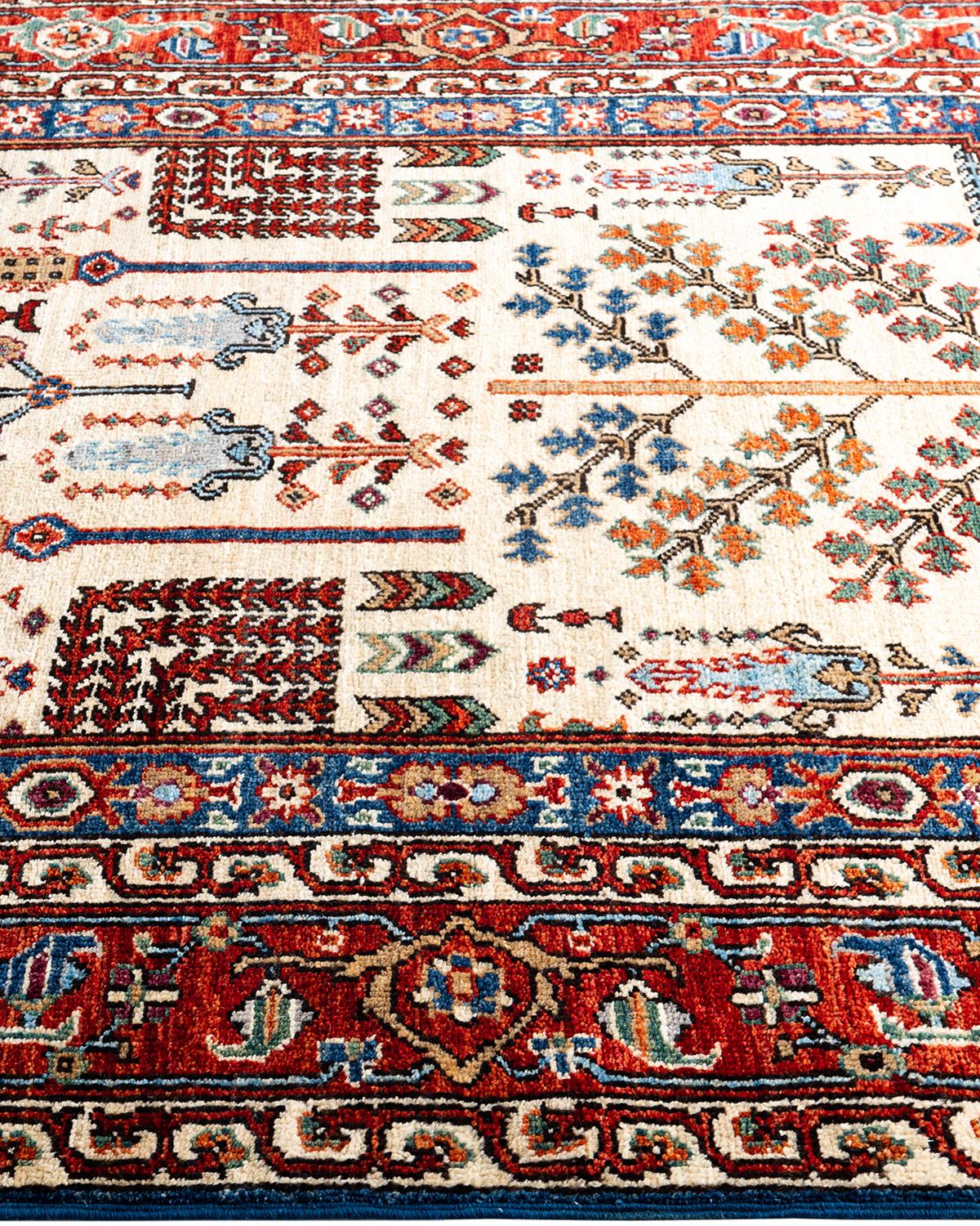 Traditional Serapi Hand Knotted Wool Ivory Area Rug In New Condition For Sale In Norwalk, CT