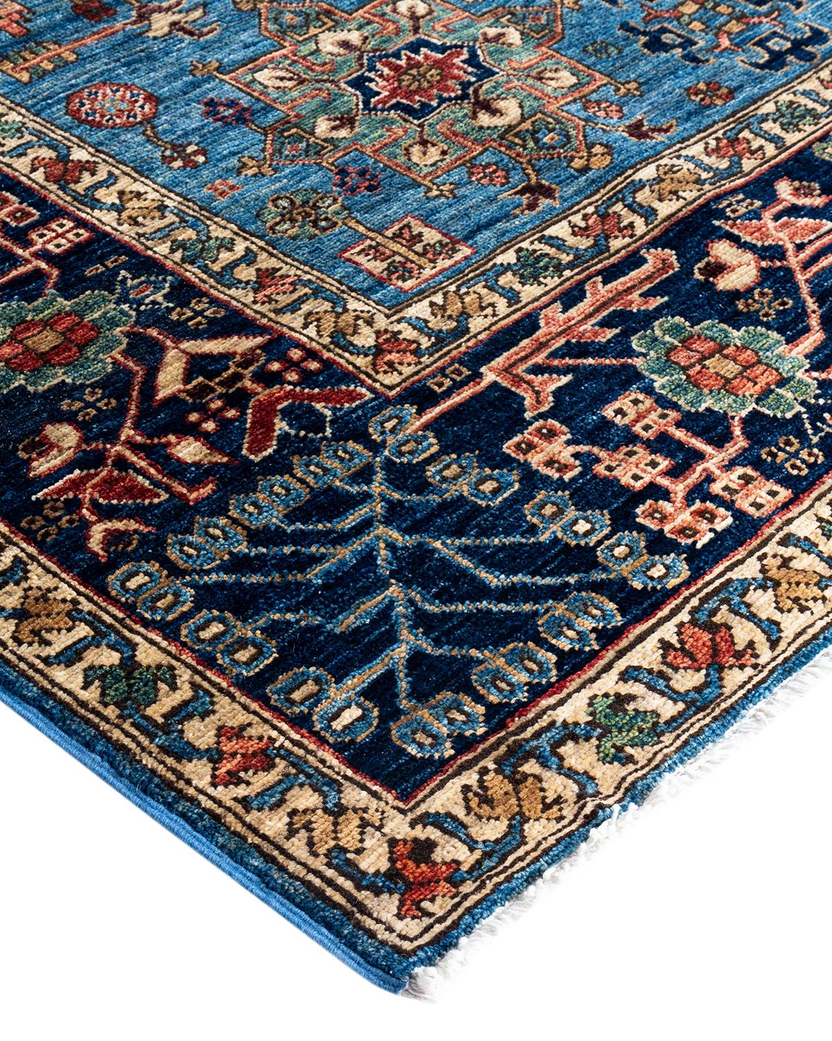 La fabrication des tapis persans dans toute sa splendeur a inspiré les couleurs riches, les motifs géométriques élaborés et les détails botaniques de la collection Serapi. Avec pas moins de 100 nœuds par pouce, ces tapis fabriqués à la main sont