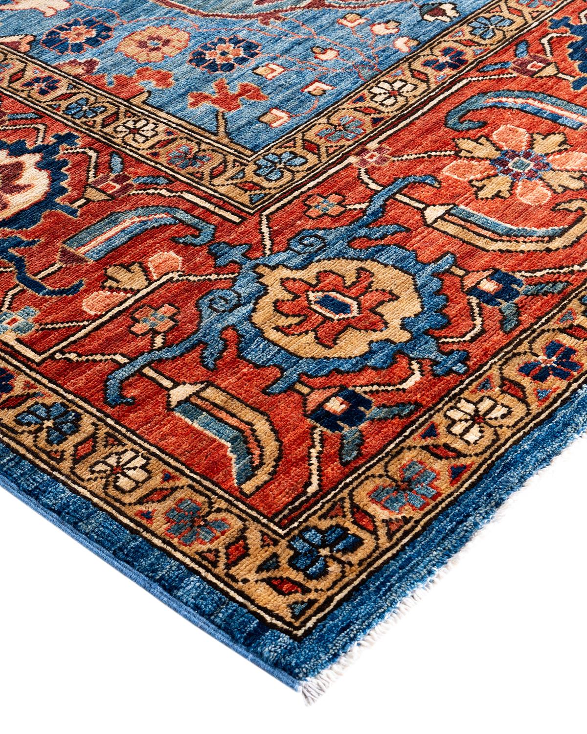 Persische Teppichkunst vom Feinsten inspirierte zu den satten Farben, den kunstvollen geometrischen Motiven und den botanischen Details der Serapi Collection. Mit bis zu 100 Knoten pro Zentimeter sind diese handgefertigten Teppiche ebenso langlebig
