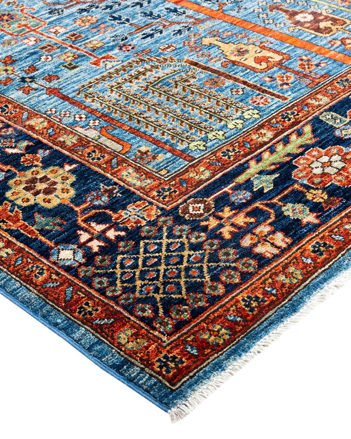 La fabrication des tapis persans dans toute sa splendeur a inspiré les couleurs riches, les motifs géométriques élaborés et les détails botaniques de la collection Serapi. Avec pas moins de 100 nœuds par pouce, ces tapis fabriqués à la main sont