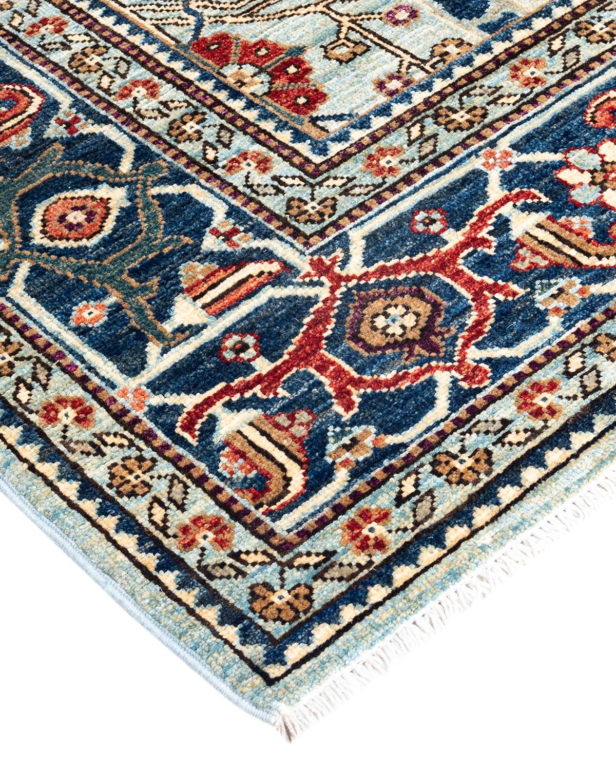 La fabrication des tapis persans dans toute sa splendeur a inspiré les couleurs riches, les motifs géométriques élaborés et les détails botaniques de la collection Serapi. Avec pas moins de 100 nœuds par pouce, ces tapis fabriqués à la main sont