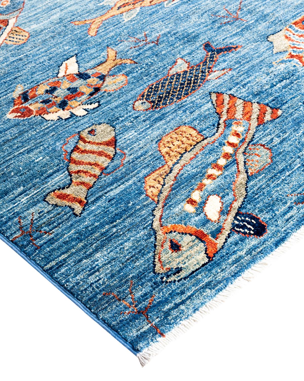 La produzione di tappeti persiani al suo meglio ha ispirato i ricchi colori, gli elaborati motivi geometrici e i dettagli botanici della collezione Serapi. Con ben 100 nodi per pollice, questi tappeti artigianali sono tanto durevoli quanto belli da