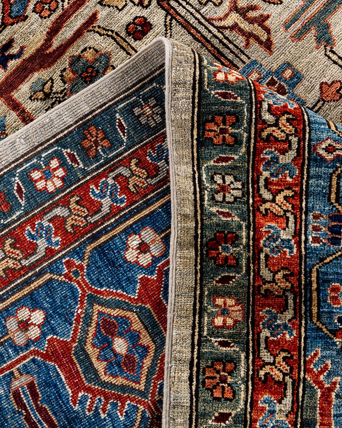 Traditioneller Serapi Teppich aus handgeknüpfter Wolle in Hellgrau  im Angebot 1