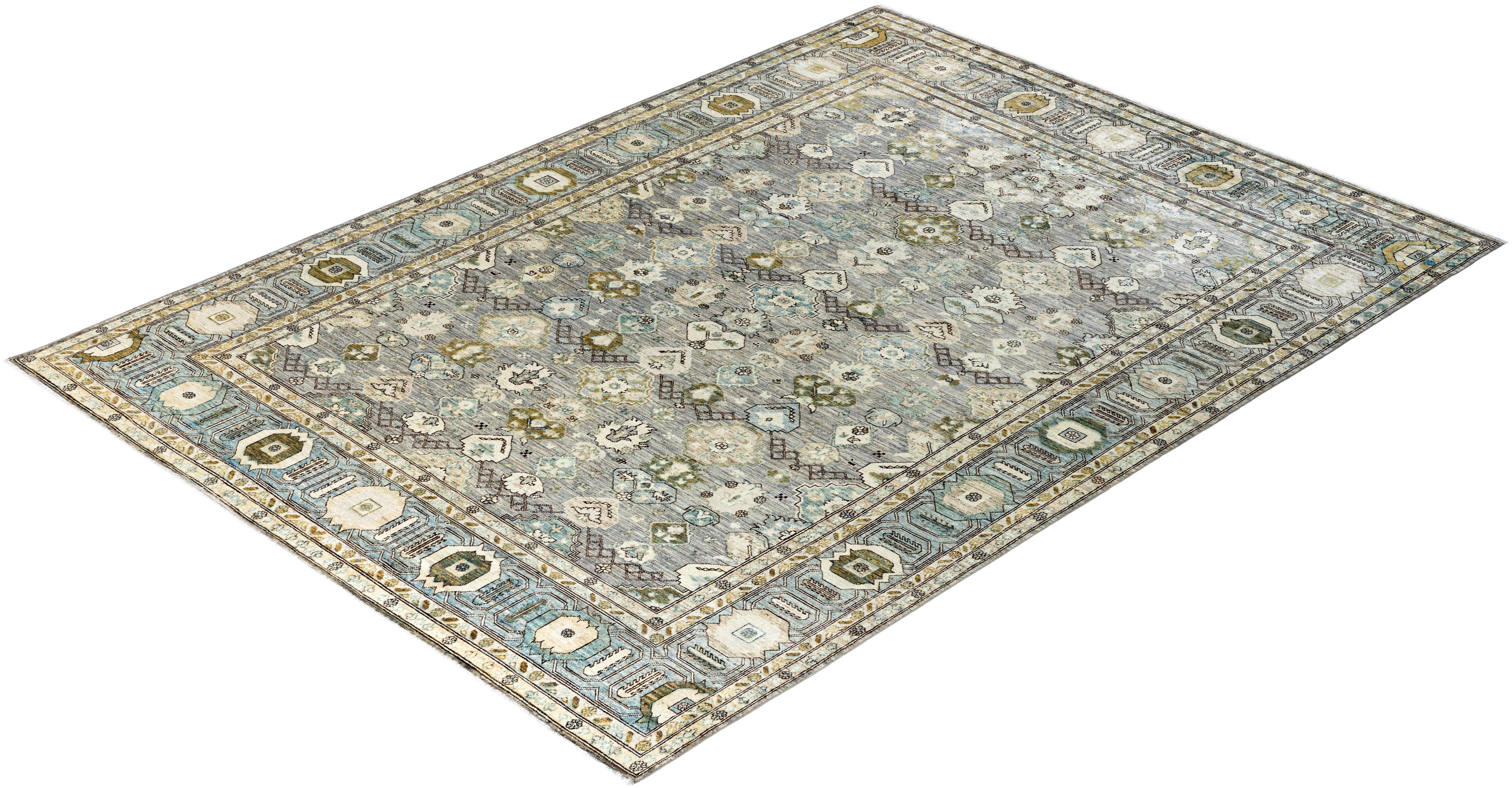Traditional Serapi Hand Knotted Wool Light Gray Area Rug For Sale 3