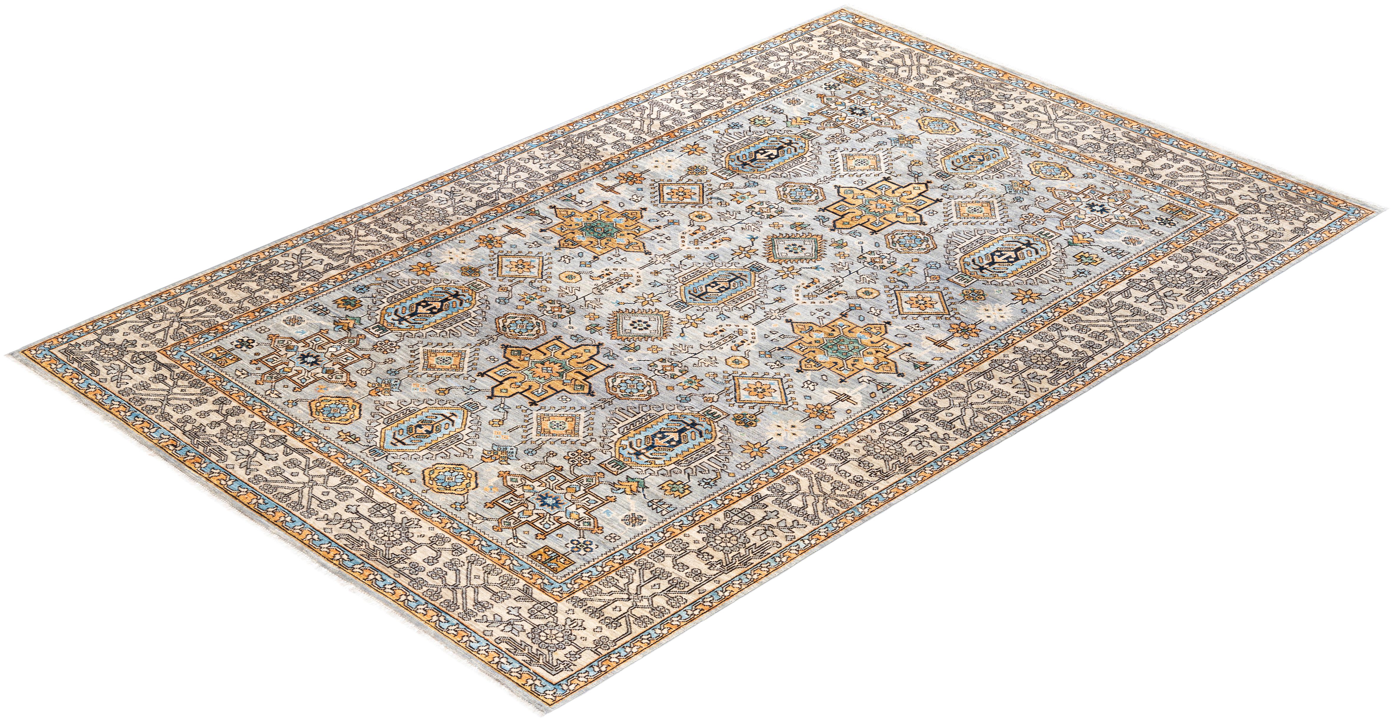 Traditional Serapi Hand Knotted Wool Light Gray Area Rug  For Sale 3