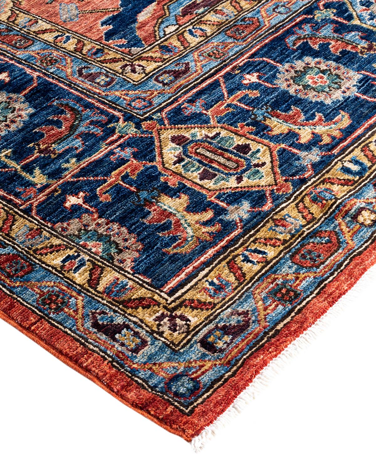 La produzione di tappeti persiani al suo meglio ha ispirato i ricchi colori, gli elaborati motivi geometrici e i dettagli botanici della collezione Serapi. Con ben 100 nodi per pollice, questi tappeti artigianali sono tanto durevoli quanto belli da