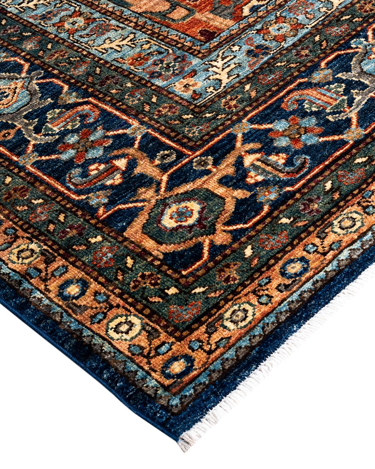 La fabrication des tapis persans dans toute sa splendeur a inspiré les couleurs riches, les motifs géométriques élaborés et les détails botaniques de la collection Serapi. Avec pas moins de 100 nœuds par pouce, ces tapis fabriqués à la main sont