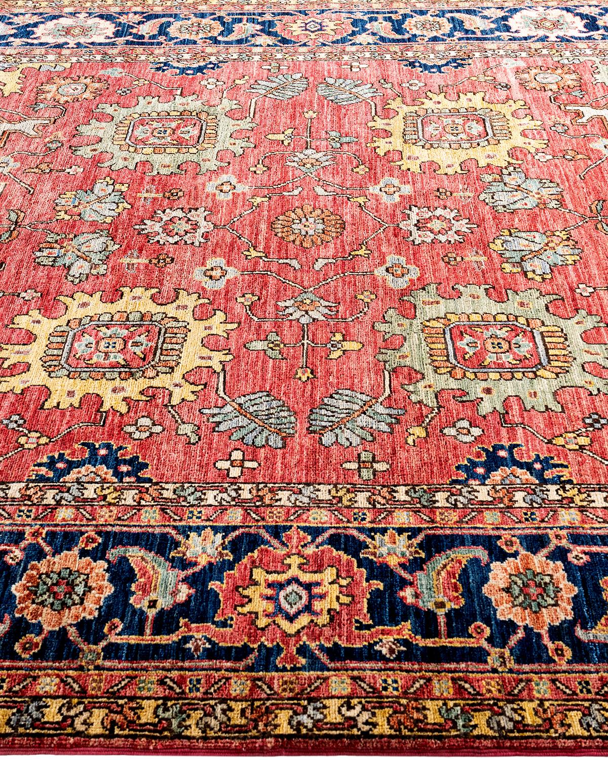 Traditional Serapi Hand Knotted Wool Pink Area Rug In New Condition For Sale In Norwalk, CT