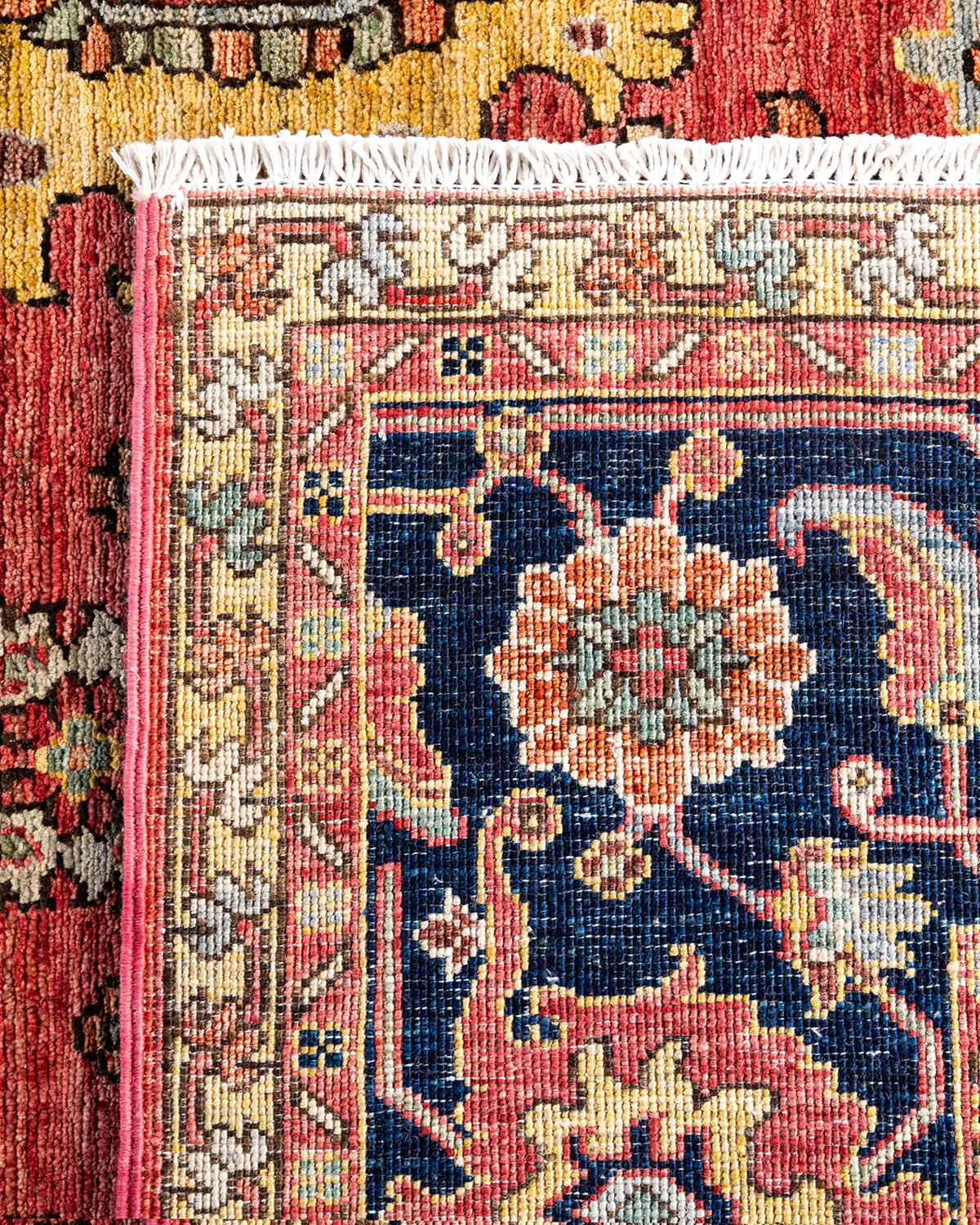  Traditioneller Serapi Teppich aus handgeknüpfter Wolle in Rosa (21. Jahrhundert und zeitgenössisch) im Angebot