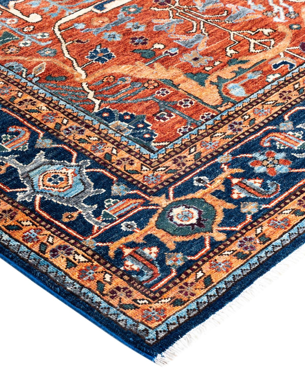 Persische Teppichkunst vom Feinsten inspirierte zu den satten Farben, den kunstvollen geometrischen Motiven und den botanischen Details der Serapi Collection. Mit bis zu 100 Knoten pro Zentimeter sind diese handgefertigten Teppiche ebenso langlebig