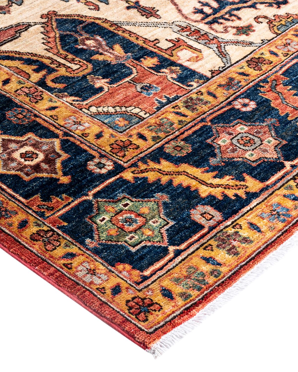 La produzione di tappeti persiani al suo meglio ha ispirato i ricchi colori, gli elaborati motivi geometrici e i dettagli botanici della collezione Serapi. Con ben 100 nodi per pollice, questi tappeti artigianali sono tanto durevoli quanto belli da