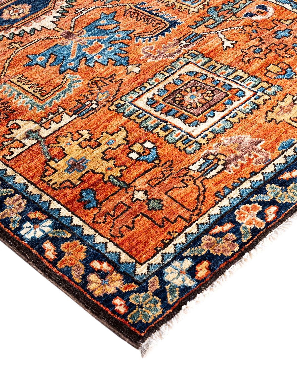 La fabrication des tapis persans dans toute sa splendeur a inspiré les couleurs riches, les motifs géométriques élaborés et les détails botaniques de la collection Serapi. Avec pas moins de 100 nœuds par pouce, ces tapis fabriqués à la main sont