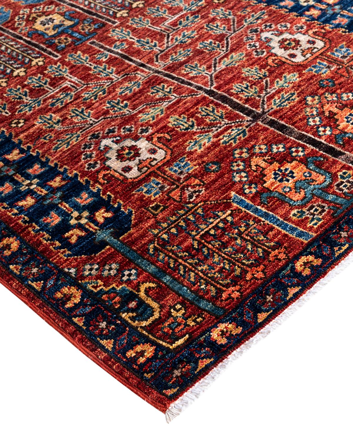 La produzione di tappeti persiani al suo meglio ha ispirato i ricchi colori, gli elaborati motivi geometrici e i dettagli botanici della collezione Serapi. Con ben 100 nodi per pollice, questi tappeti artigianali sono tanto durevoli quanto belli da