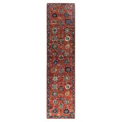 Tapis traditionnel Serapi rouge noué à la main 2' 9" x 11' 8"