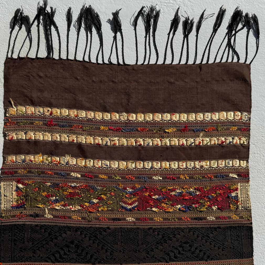 Paño tradicional de seda para hombros de chamán, Tai Daeng, provincia de Houaphanh, Laos en venta 3