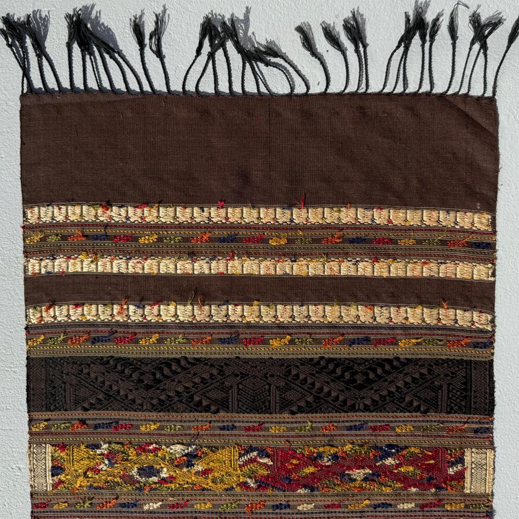 Paño tradicional de seda para hombros de chamán, Tai Daeng, provincia de Houaphanh, Laos en venta 4