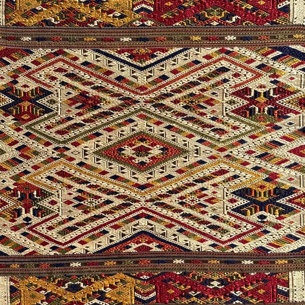 Paño tradicional de seda para hombros de chamán, Tai Daeng, provincia de Houaphanh, Laos Tejido a mano en venta