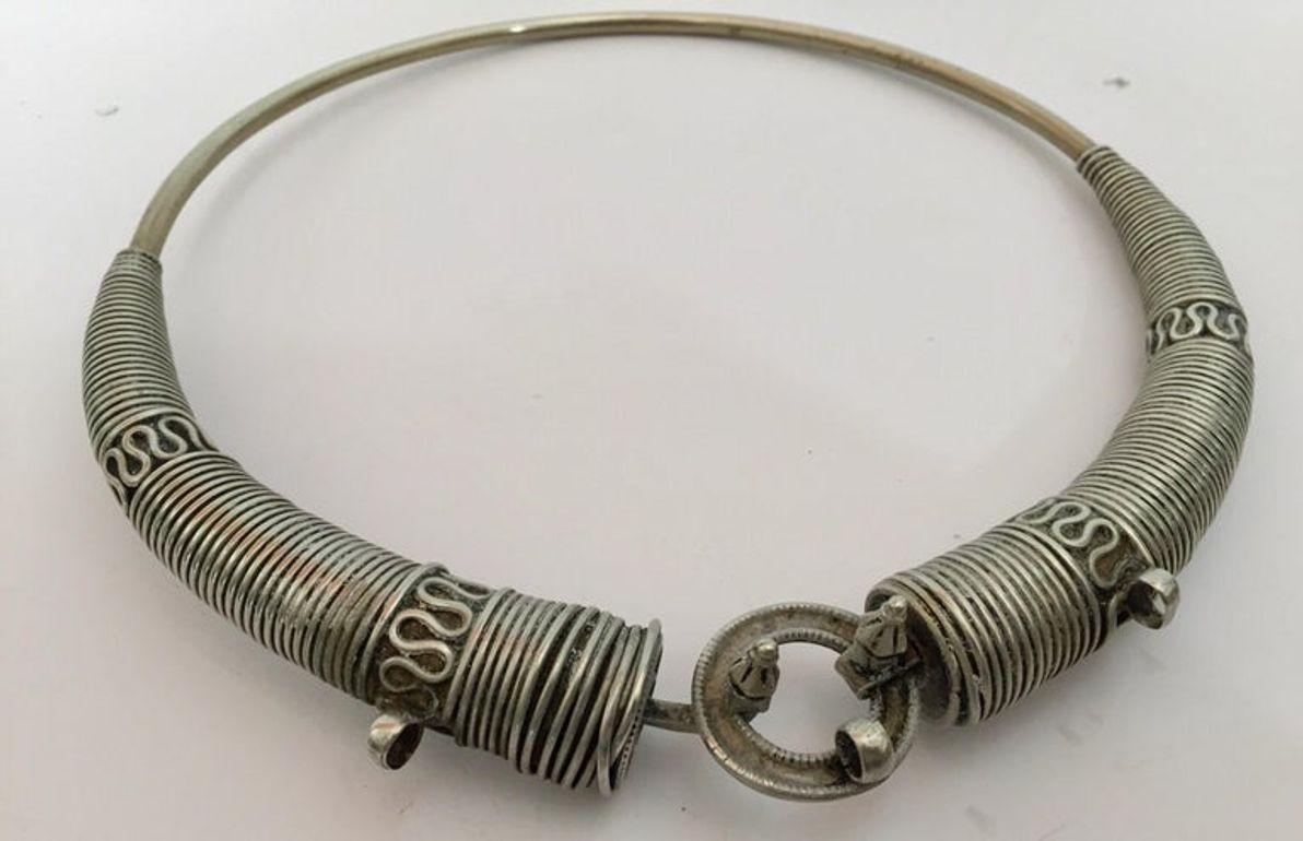 Traditional torque or Hansuli silvered necklace choker from Lambadi or Banjara and Sugali People, Andhra Pradesh, India.t India, circa 1940.
Fabulous vintage heavy spiral silvered plated choker necklace in wonderful vintage condition.
Silver, but