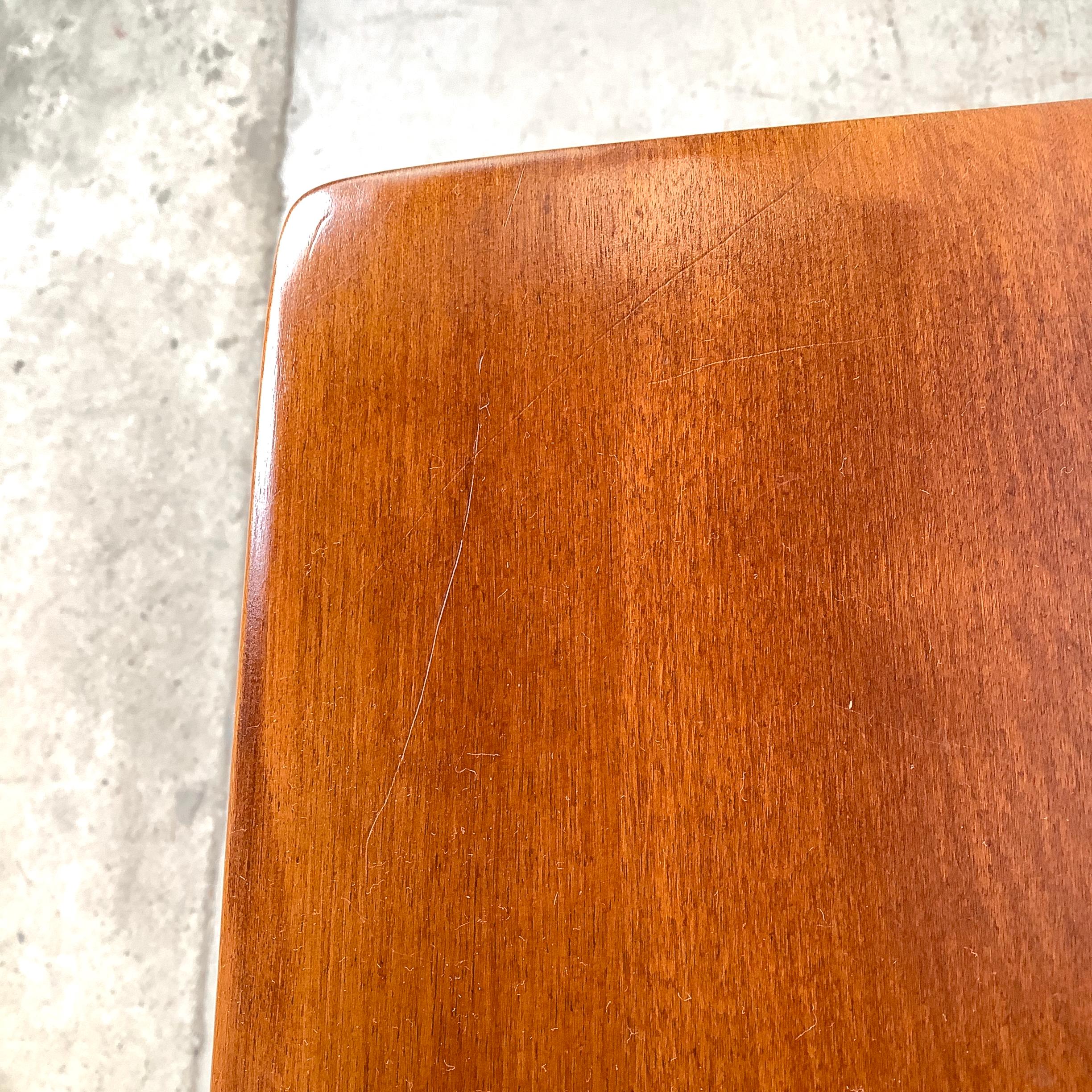 Table de nuit traditionnelle à un tiroir par Cushman Coloni Bon état - En vente à Trenton, NJ