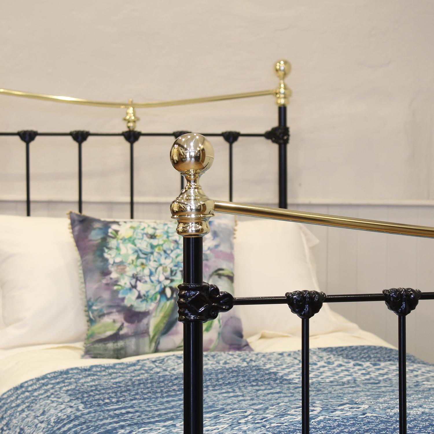 Einzigartiger viktorianischer antiker Bett aus Messing und Eisen in Schwarz (Britisch) im Angebot