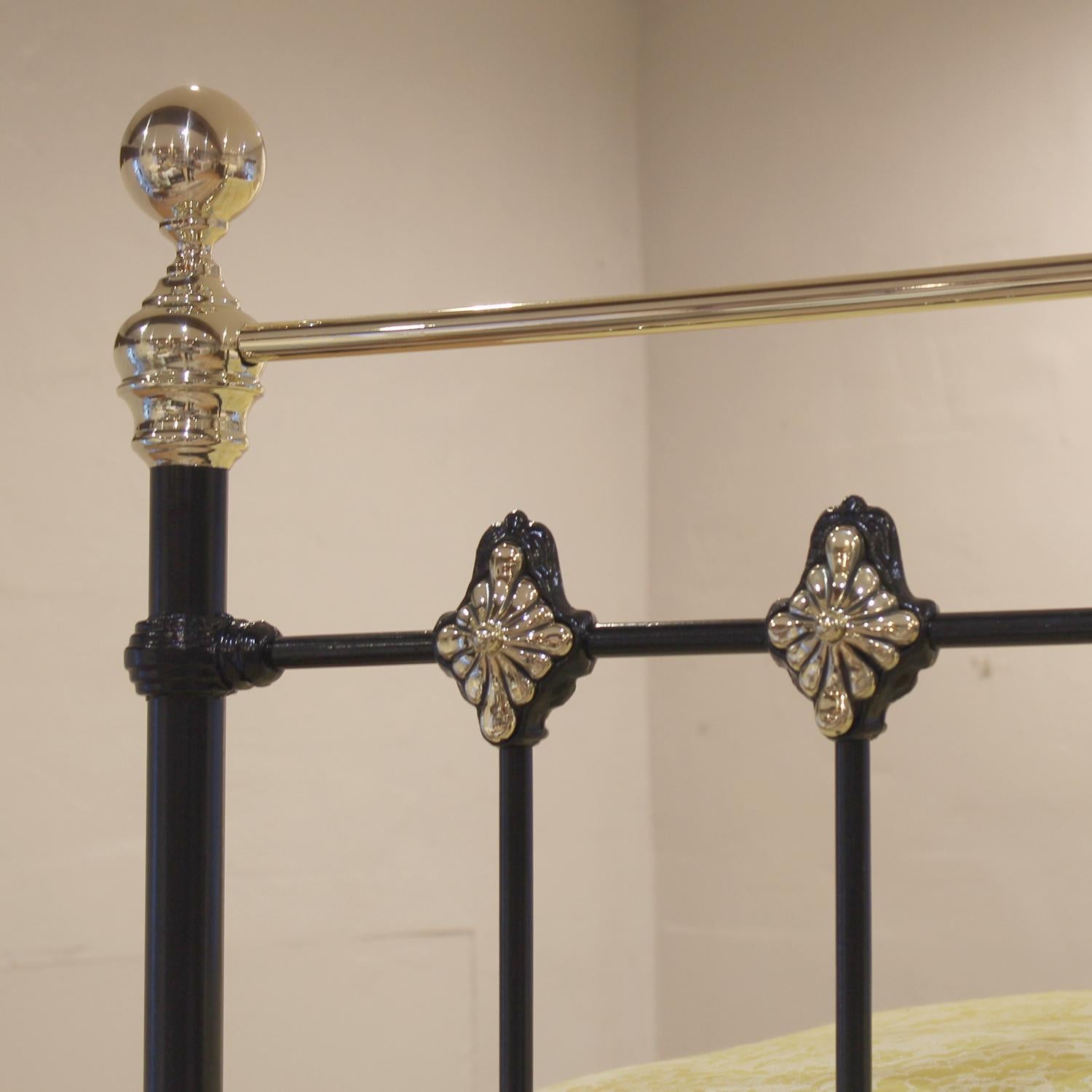 Cast Traditional Single Victorian Brass and Iron Antique Bed in Black MS76 For Sale