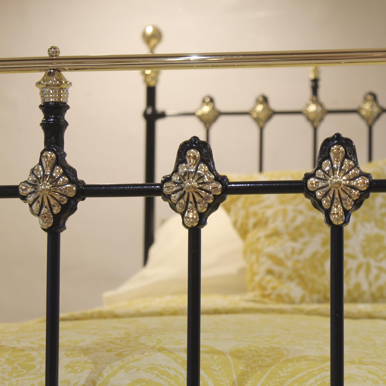 Traditional Single Victorian Brass and Iron Antique Bed in Black MS76 In Good Condition For Sale In Wrexham, GB