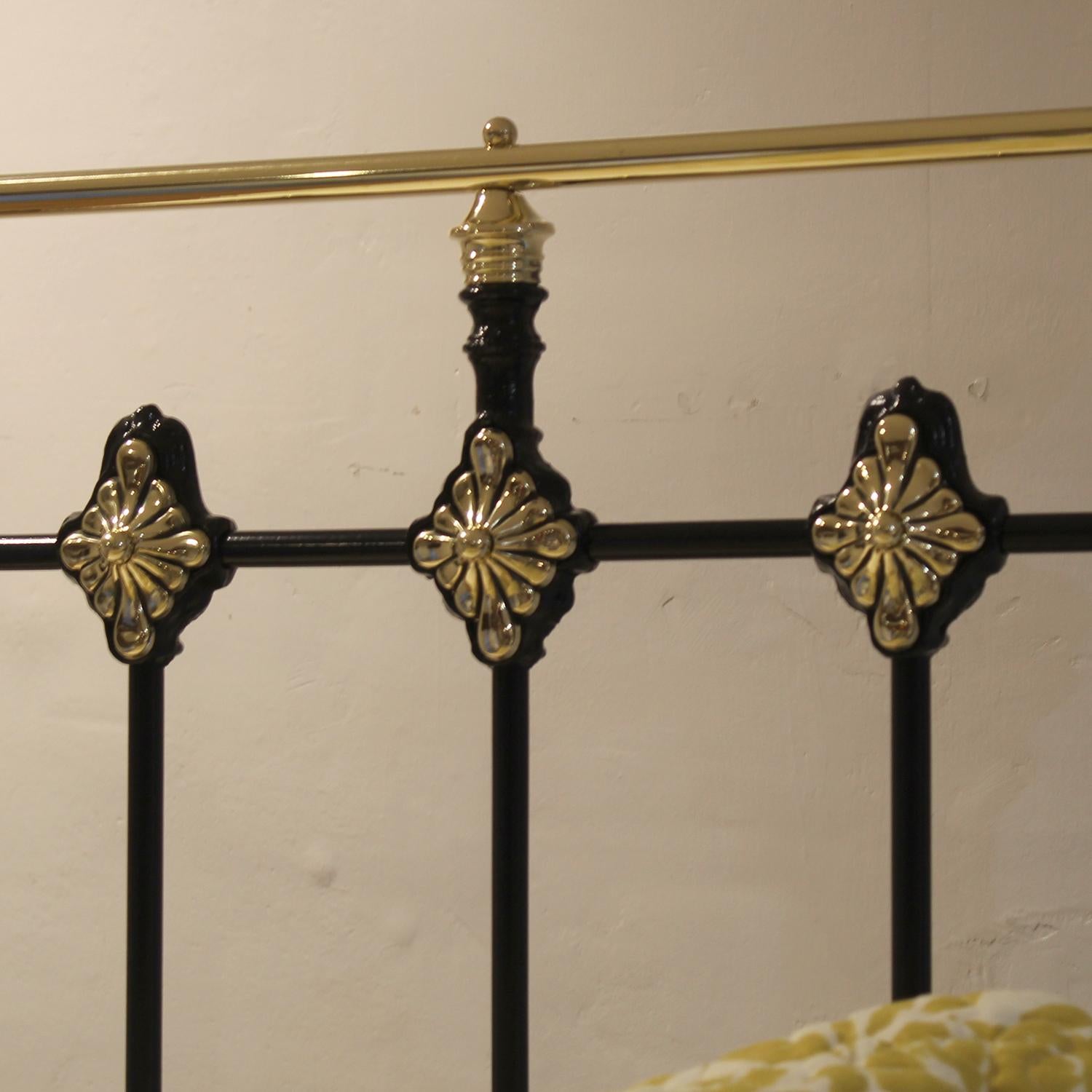 Traditional Single Victorian Brass and Iron Antique Bed in Black MS76 For Sale 1