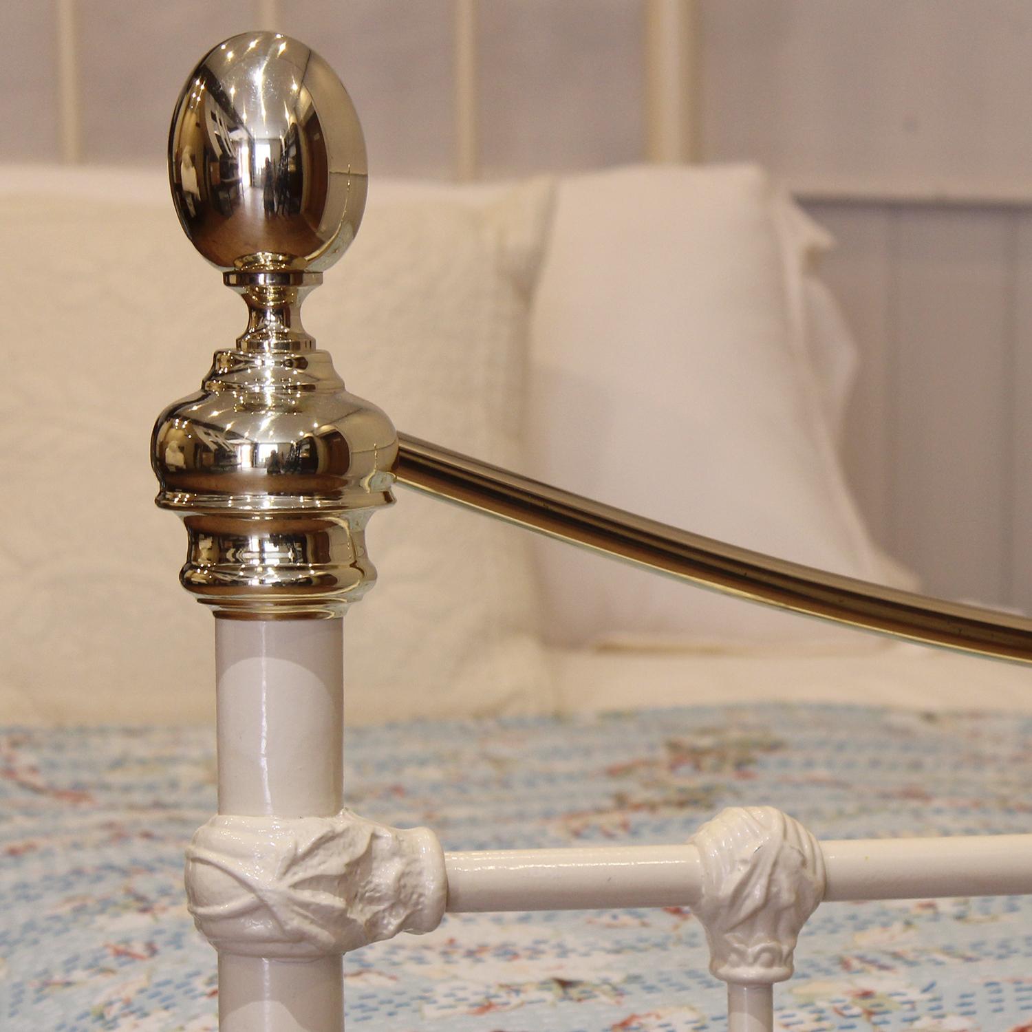 Traditional Single Victorian Brass and Iron Antique Bed in Cream In Good Condition In Wrexham, GB