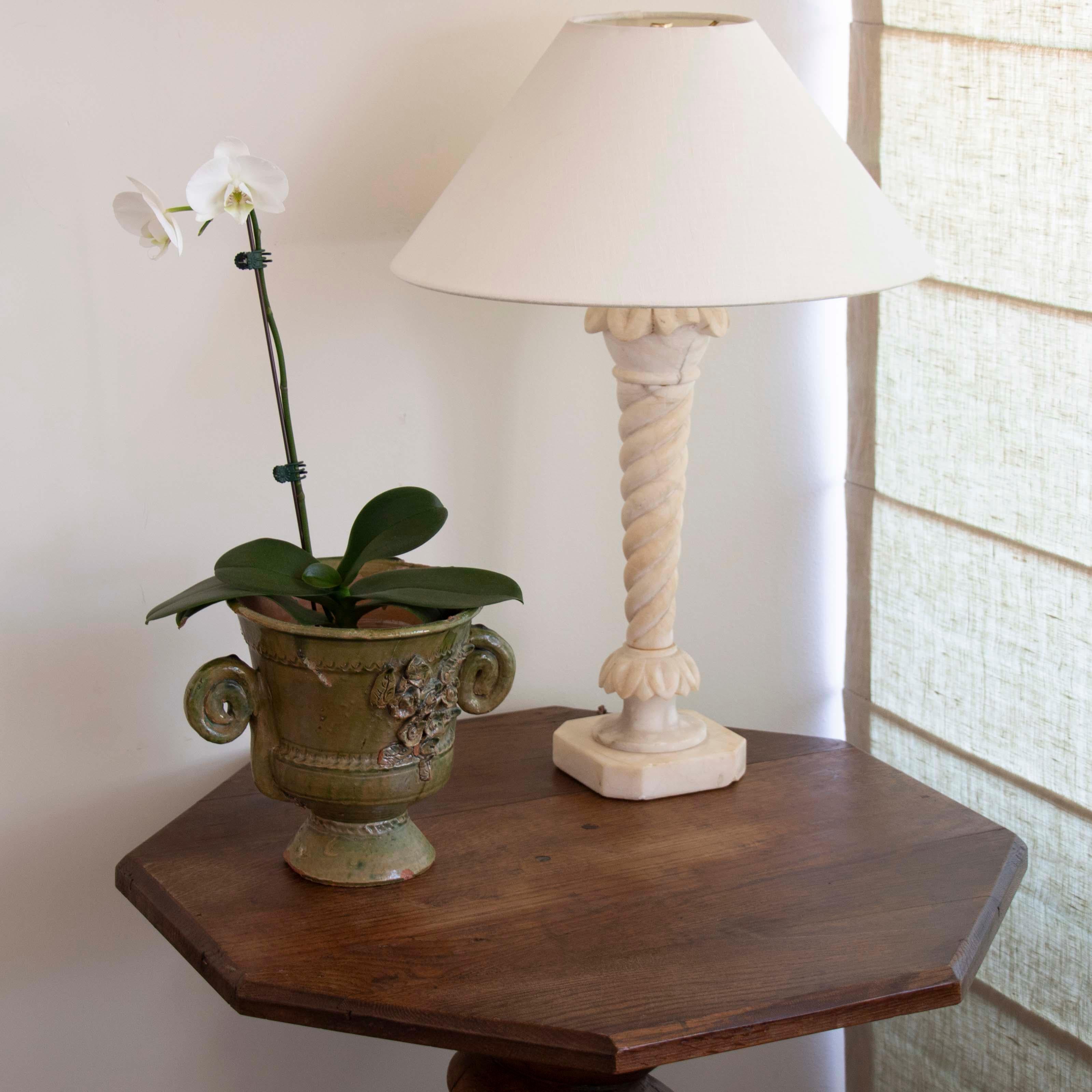 Traditional Spanish Green Ceramic Pot In Good Condition In Los Angeles, CA