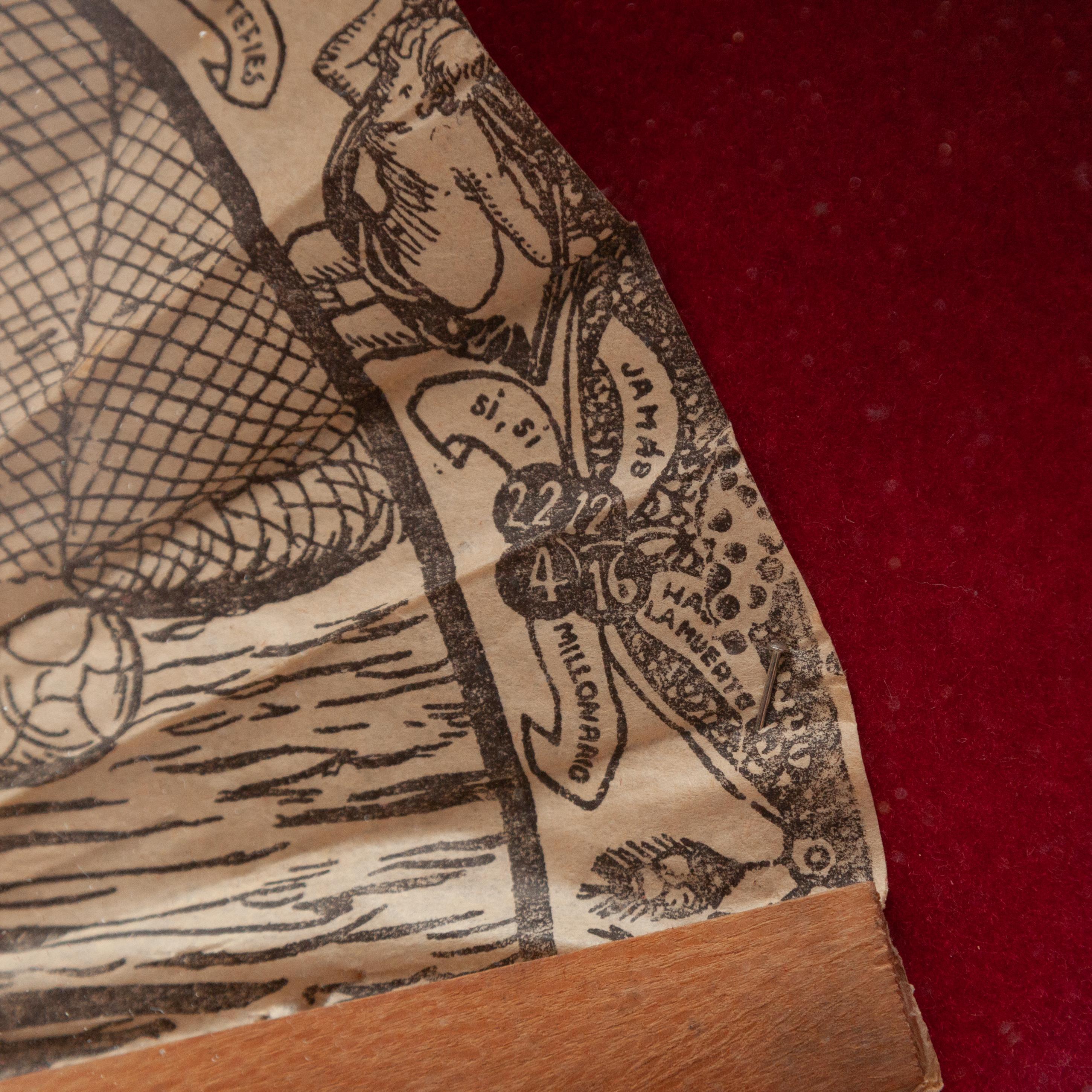 Eventail traditionnel espagnol en papier dans un cadre guilloché circa 1930 en vente 2