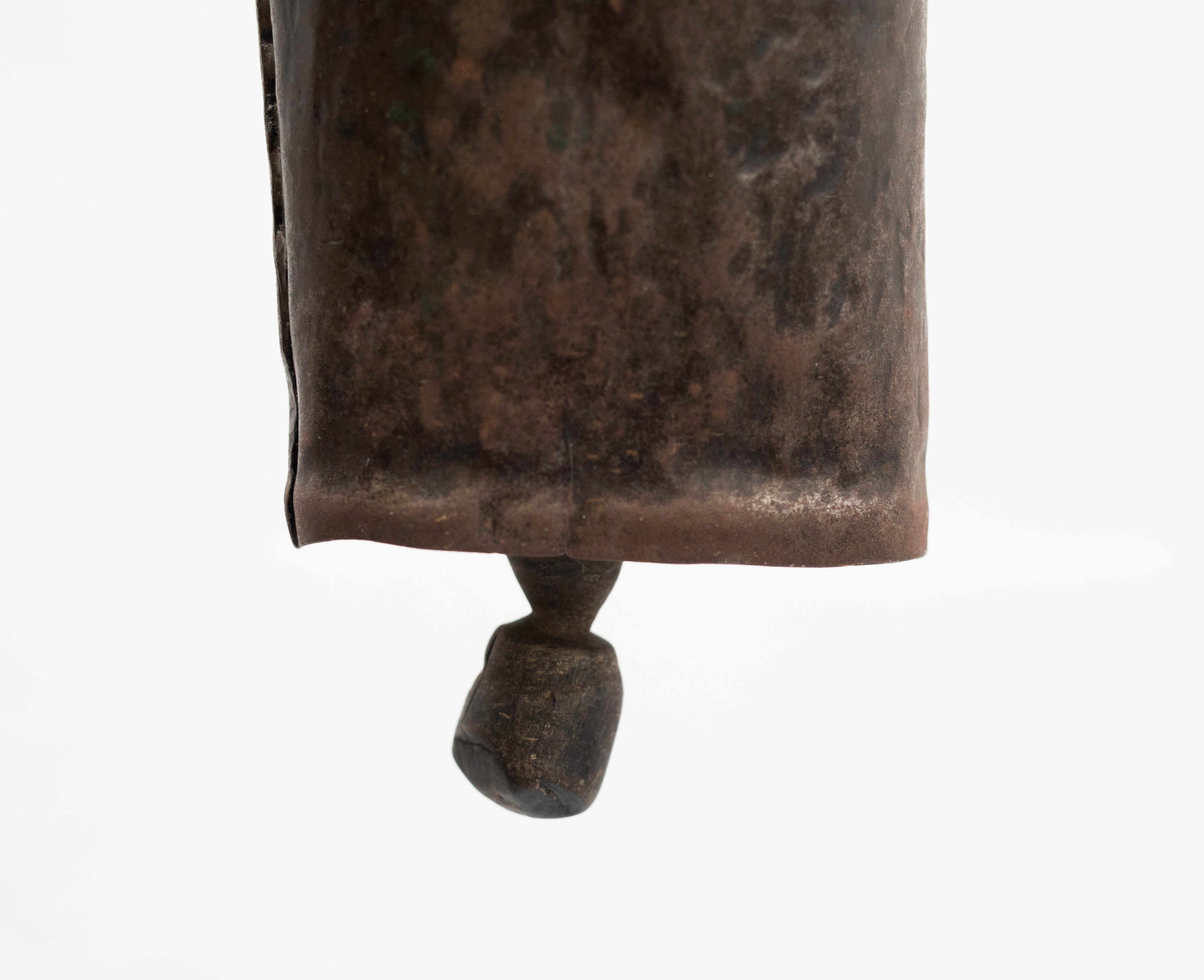 Traditional Spanish Rustic Bronze Cow Bell, circa 1940  In Good Condition In Barcelona, Barcelona