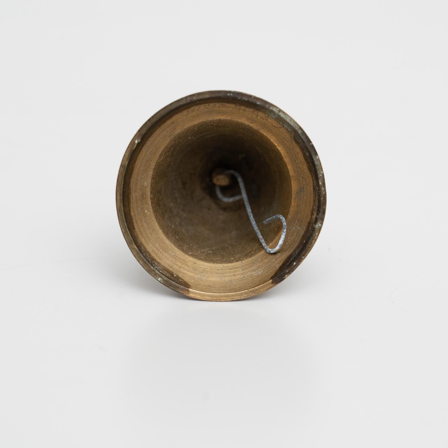 Apribottiglie a campana in bronzo rustico tradizionale spagnolo, 1950 circa in vendita 4