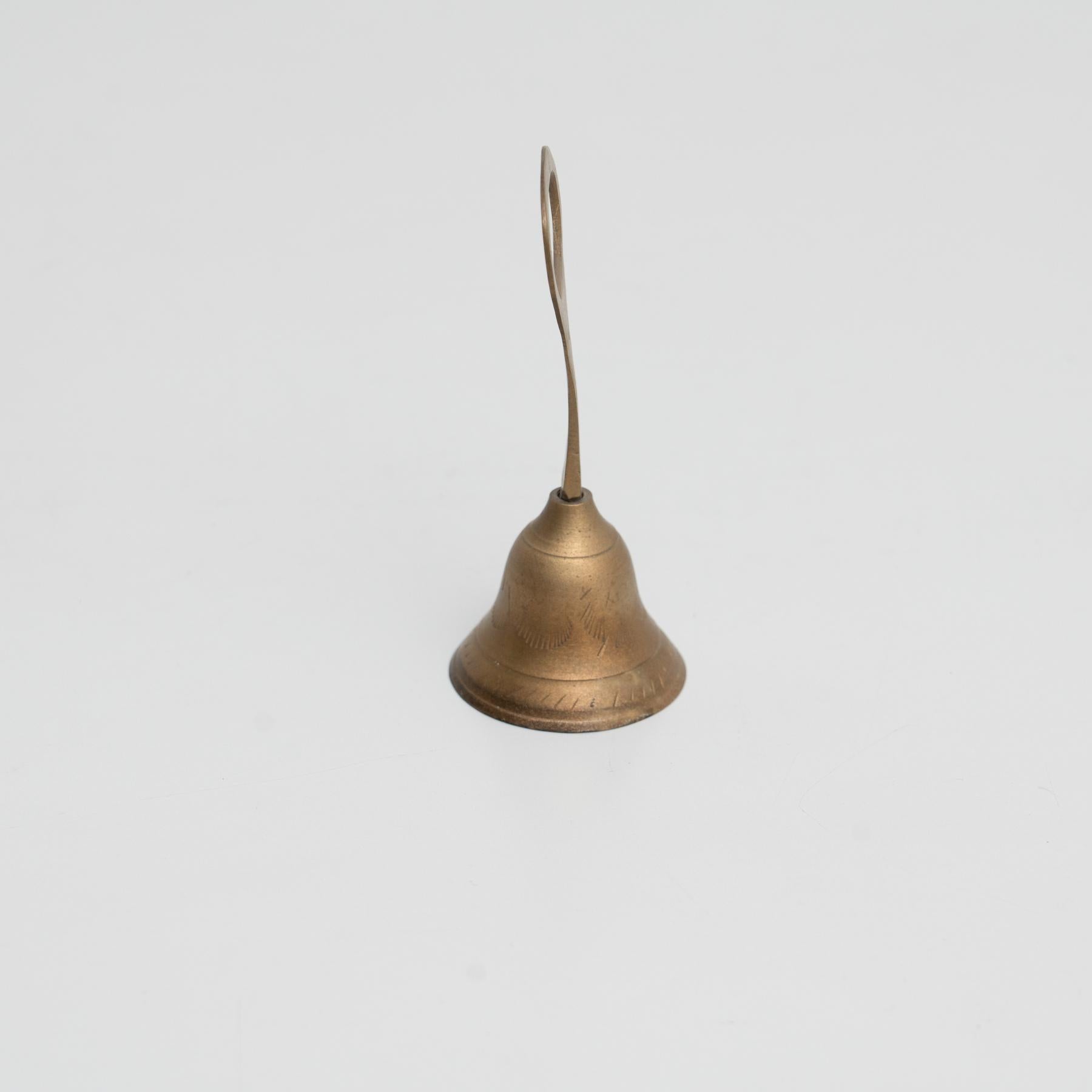 Metallo Apribottiglie a campana in bronzo rustico tradizionale spagnolo, 1950 circa in vendita