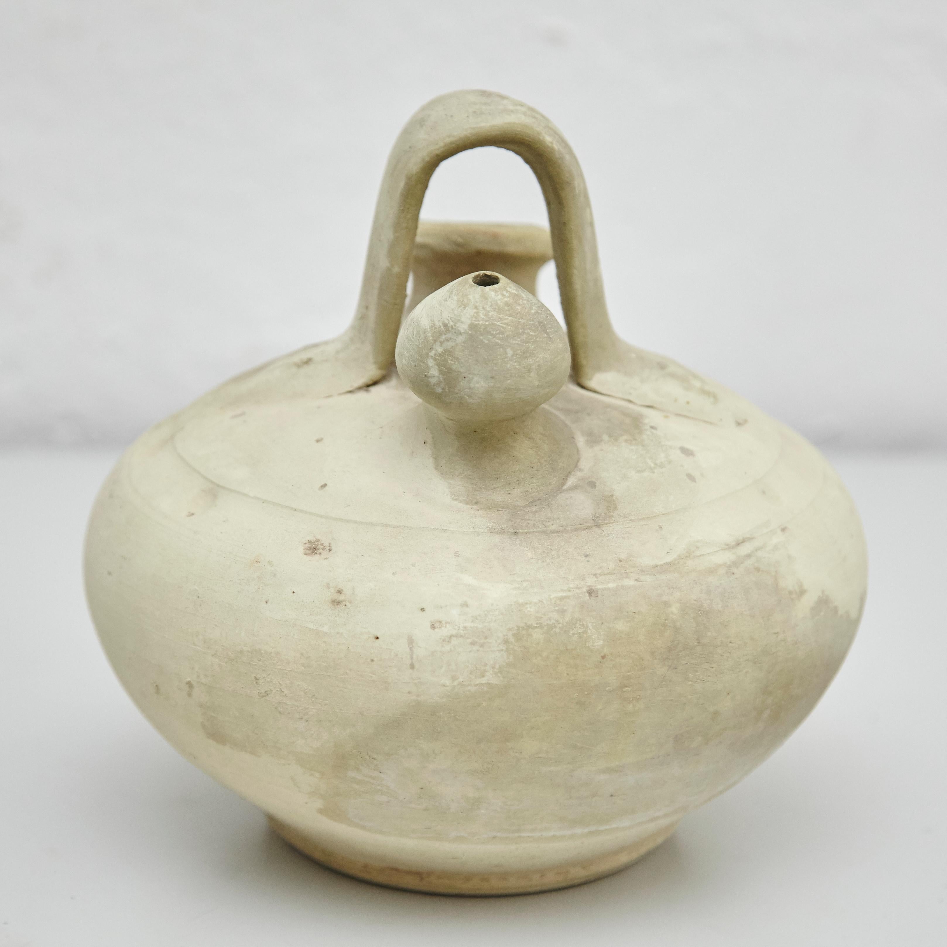Traditional Spanish rustic ceramic.

Manufactured in Spain, circa 1940.

In original condition, with minor wear consistent with age and use, preserving a beautiful patina.
  