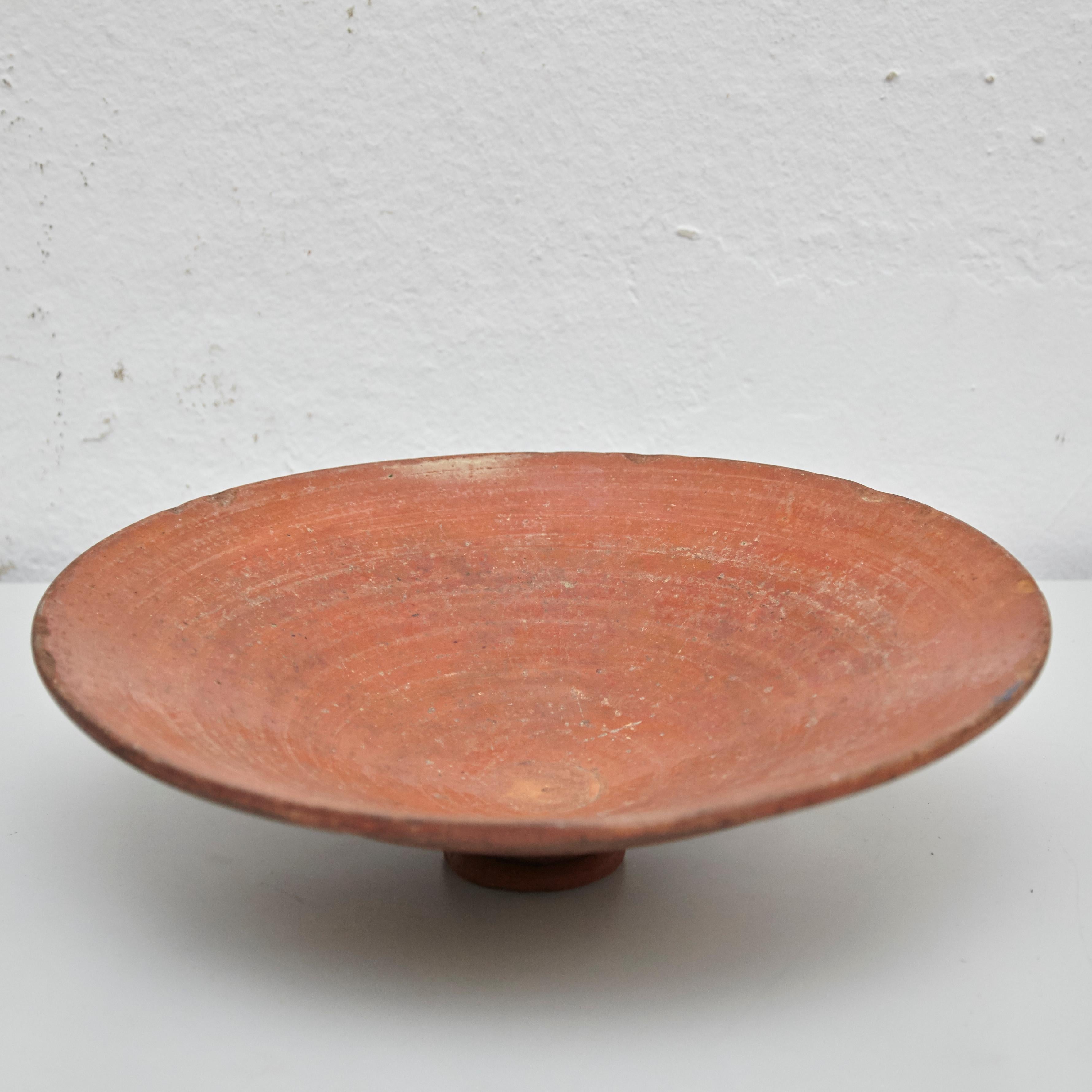 Traditional Spanish rustic ceramic plate
Manufactured in Spain, circa 1970.

In original condition, with minor wear consistent with age and use, preserving a beautiful patina.

Measures: 26 cm diameter x 10 cm height.

 