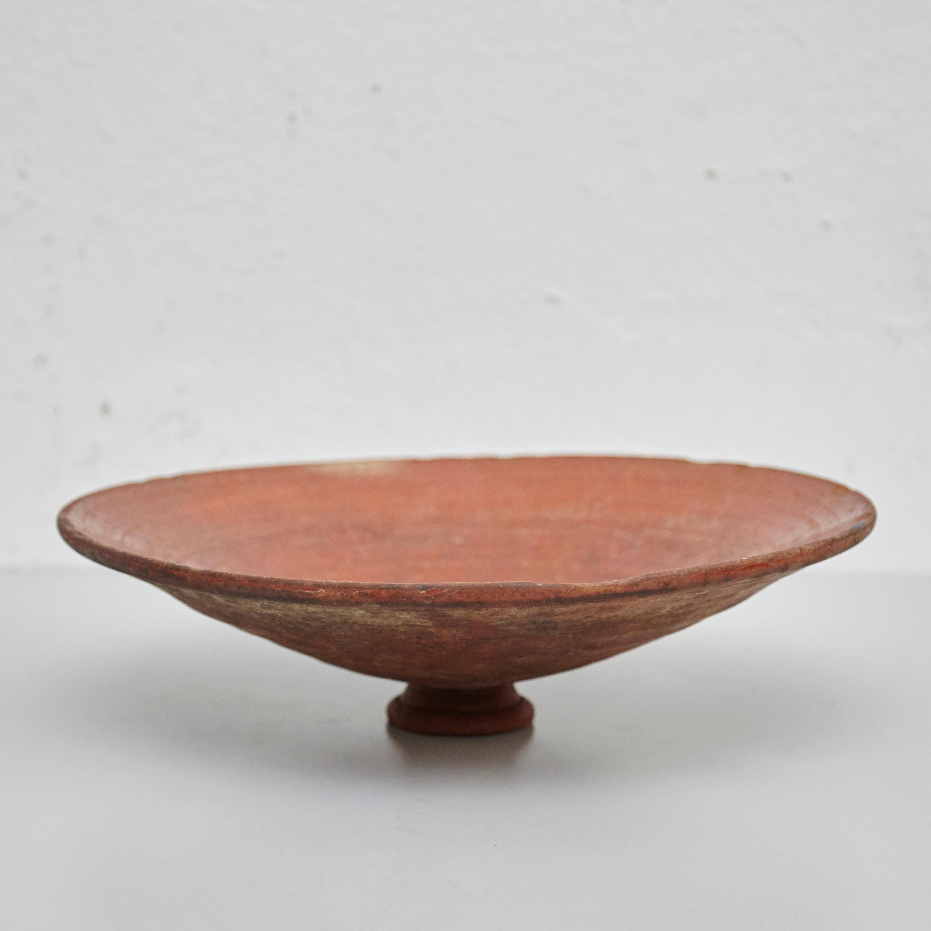 Traditional Spanish Rustic Ceramic Plate In Fair Condition In Barcelona, Barcelona