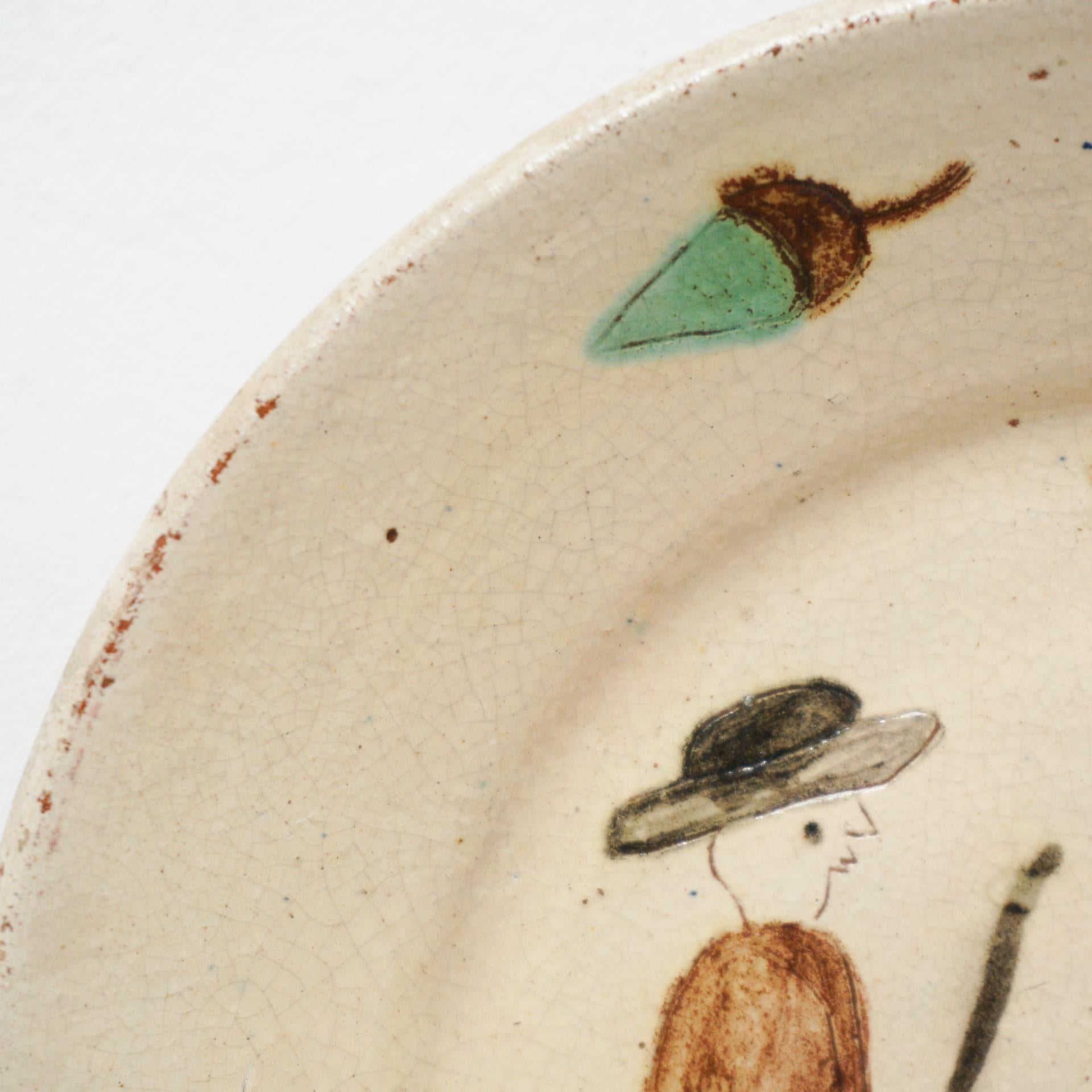 Traditional Spanish Rustic Decorative Hand Painted Ceramic Plate, circa 1940 In Good Condition For Sale In Barcelona, ES