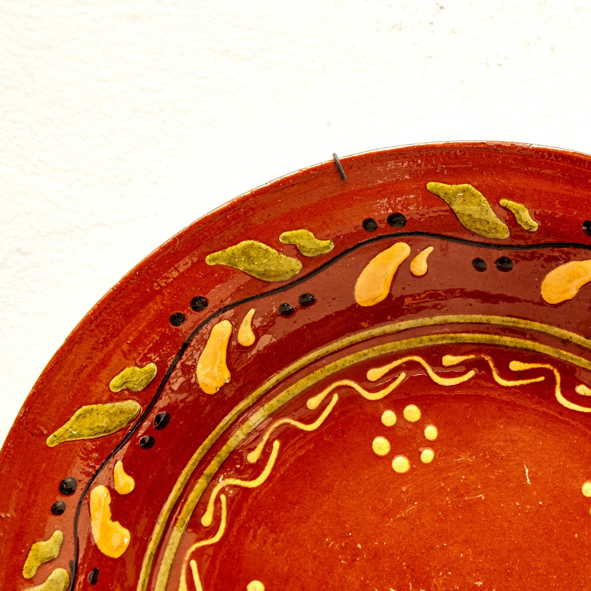 Mid-20th Century Traditional Spanish Rustic Decorative Hand Painted Ceramic Plate, circa 1940 For Sale