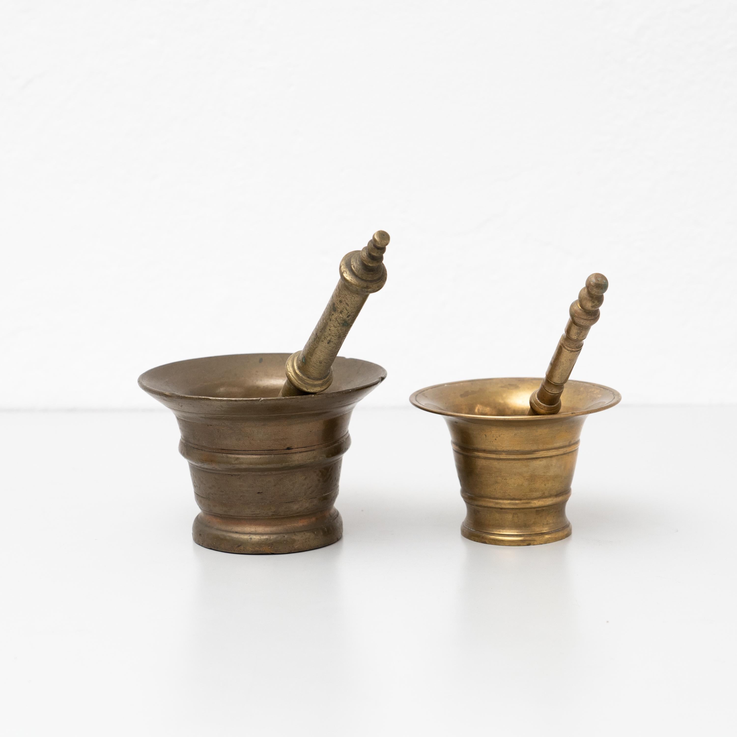 Traditional Spanish Set of Two Vintage Metal Mortar, circa 1950 In Good Condition For Sale In Barcelona, Barcelona
