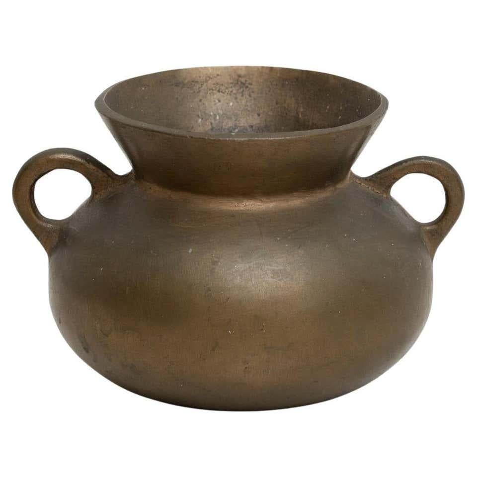 Traditional Spanish Vintage Bronze Pot, circa 1930 For Sale 1