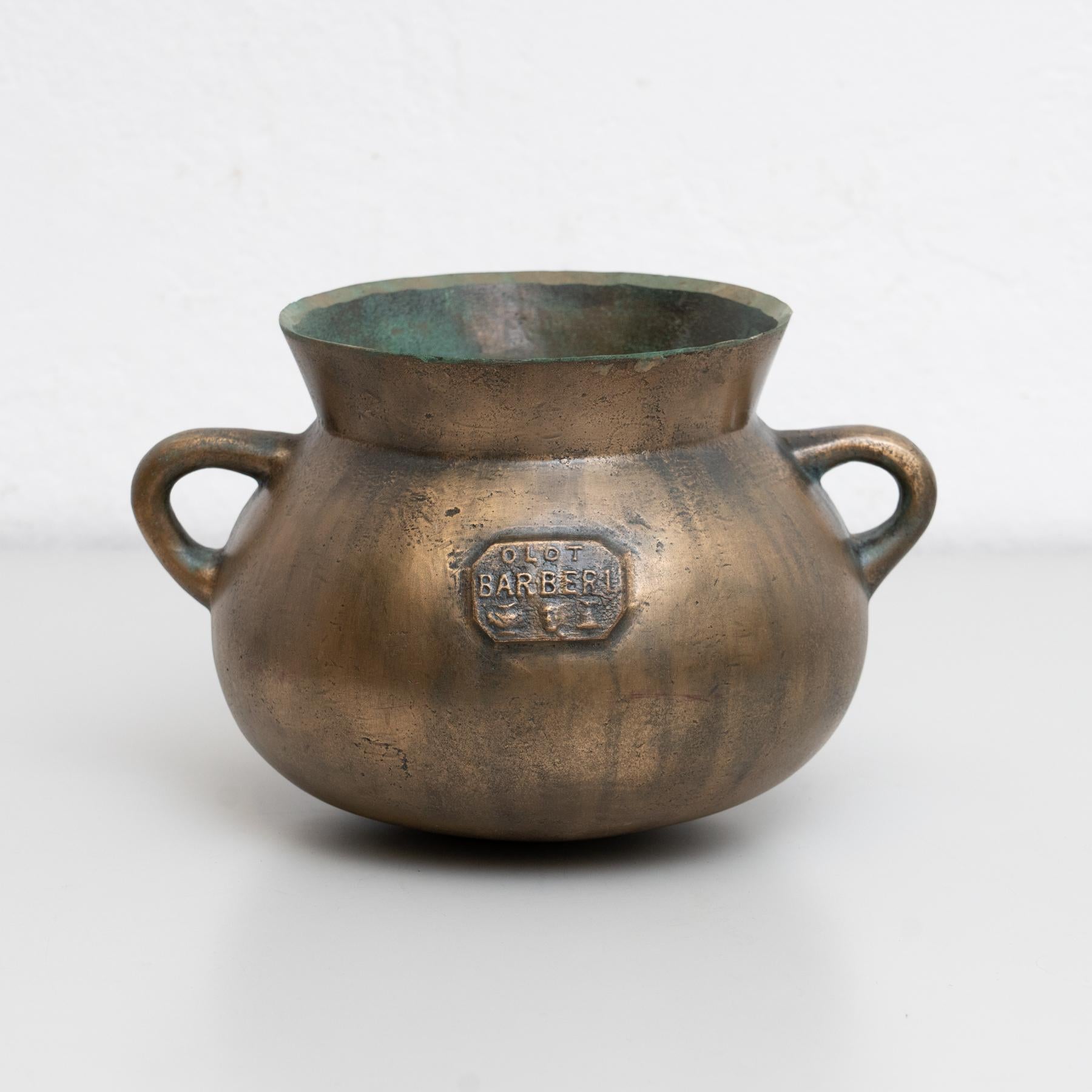 Vintage bronze pot. 

By Barberí foundry in Olot, Spain circa 1950.

In original condition, with minor wear consistent with age and use, preserving a beautiful patina.

Materials:
Bronze.
 